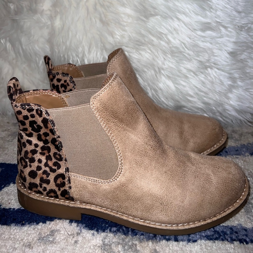 ANKLE BOOTS